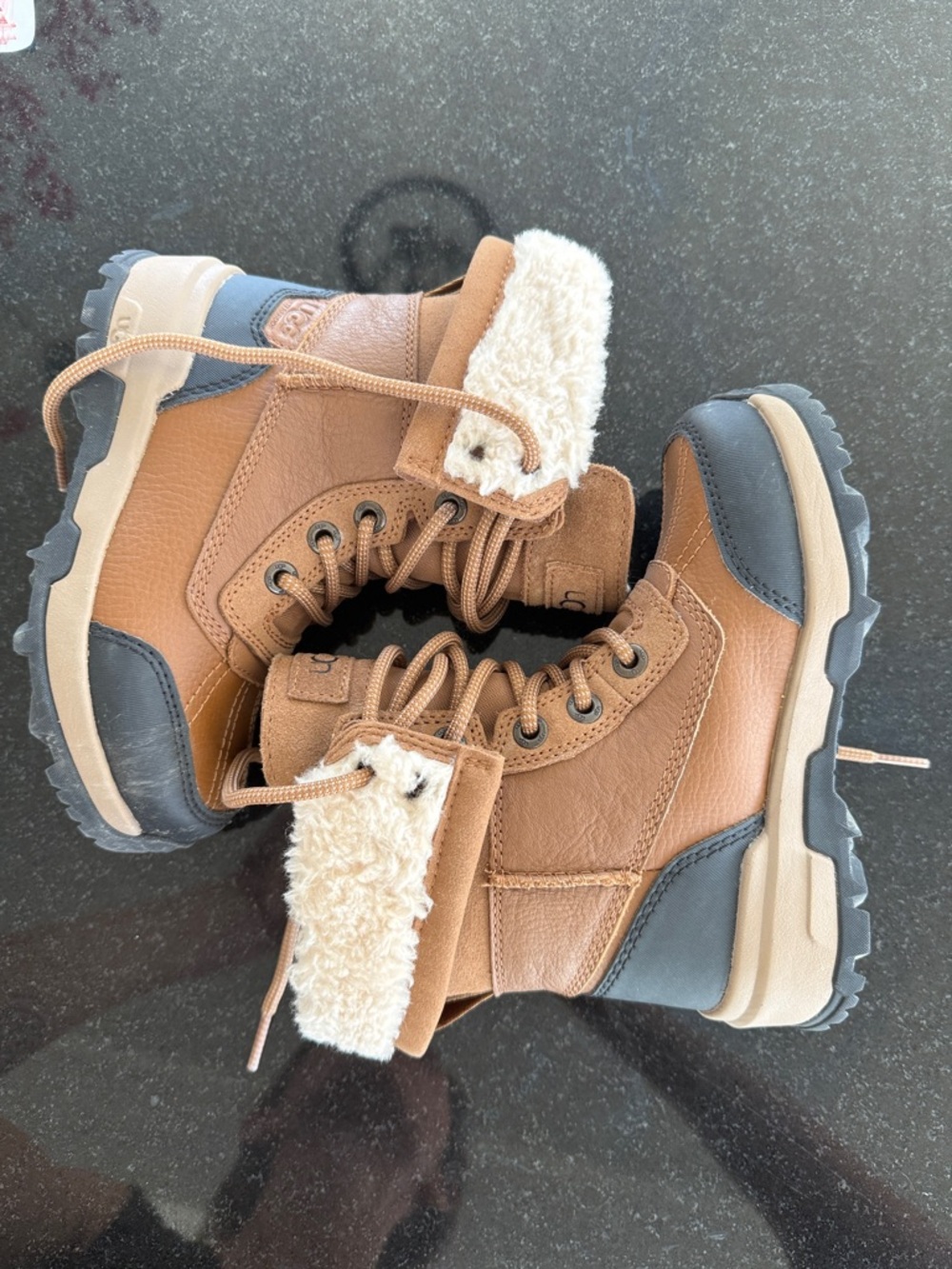 Girls UGG Adirondack Boots - Picture 3 of 10